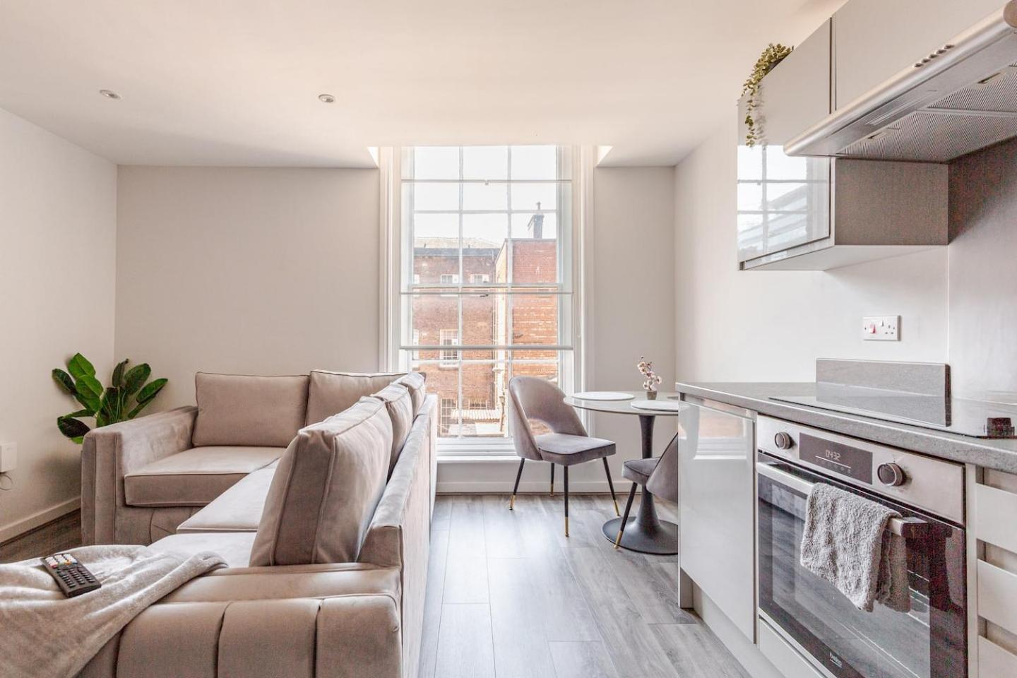 Apartment Urban Retreat By Lvp - Spacious 2-bed, Sleeps 10 - Ideal For Groups Liverpool