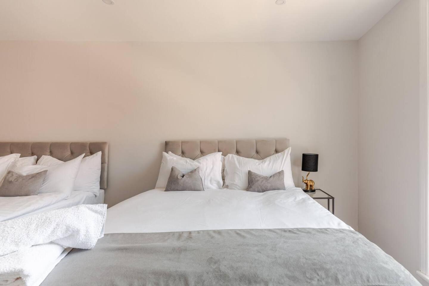 Apartment Urban Retreat By Lvp - Spacious 2-bed, Sleeps 10 - Ideal For Groups
