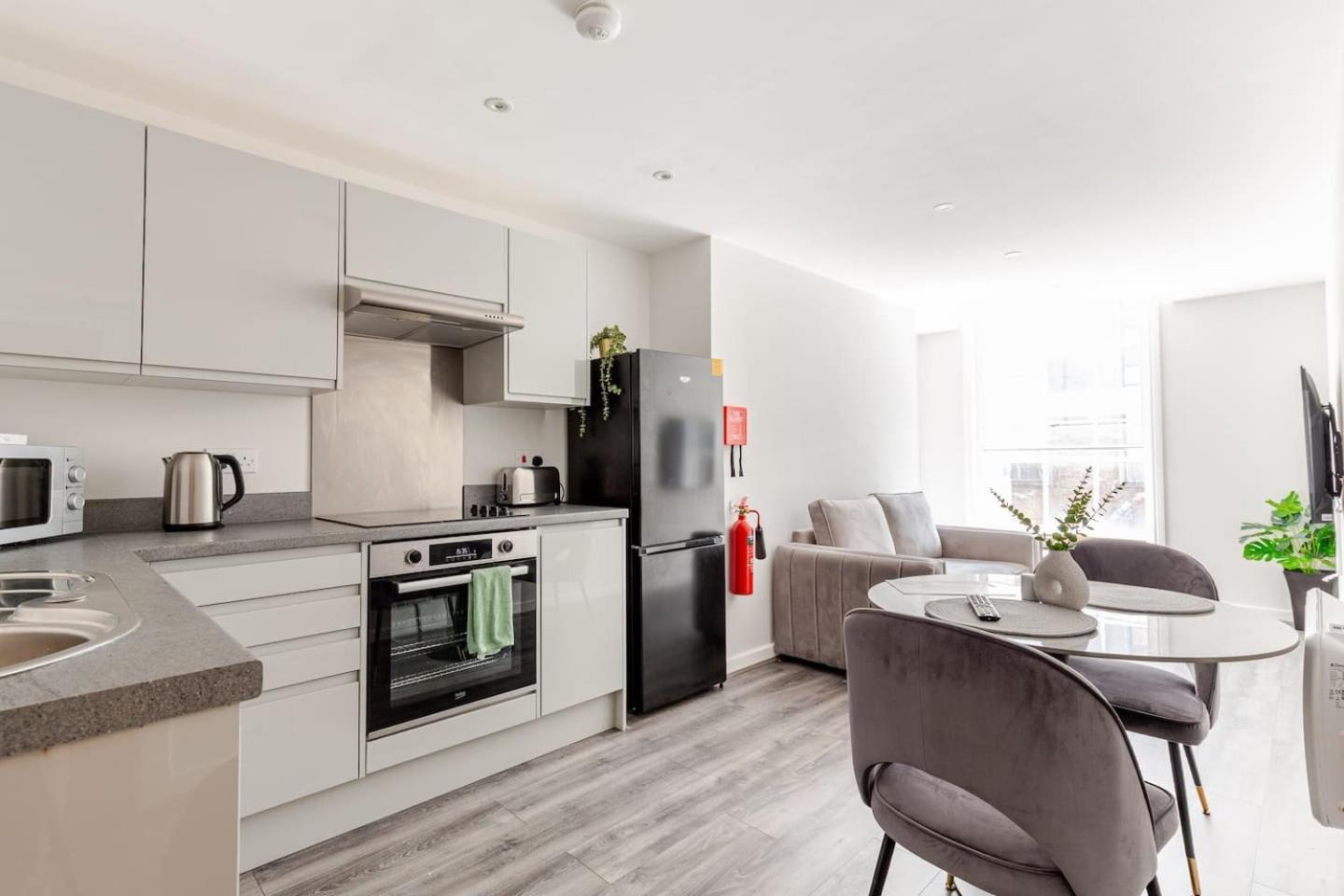 Apartment Urban Oasis By Lvp - 1-bed Escape With Sofa Bed - Perfect For Business & Leisure