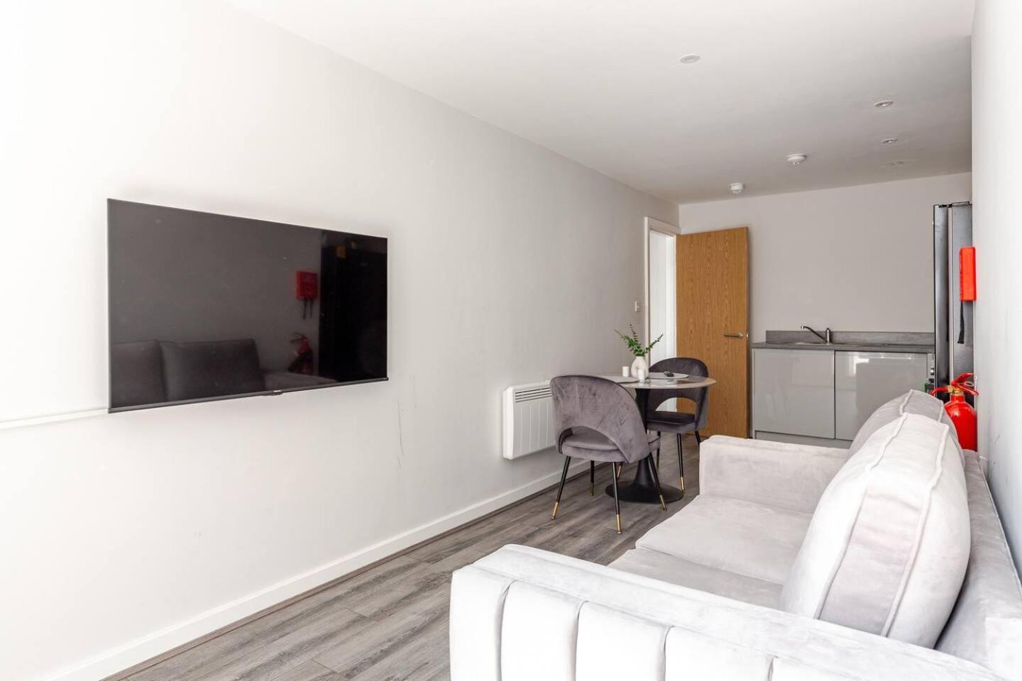 Urban Oasis By Lvp - 1-bed Escape With Sofa Bed - Perfect For Business & Leisure Apartment