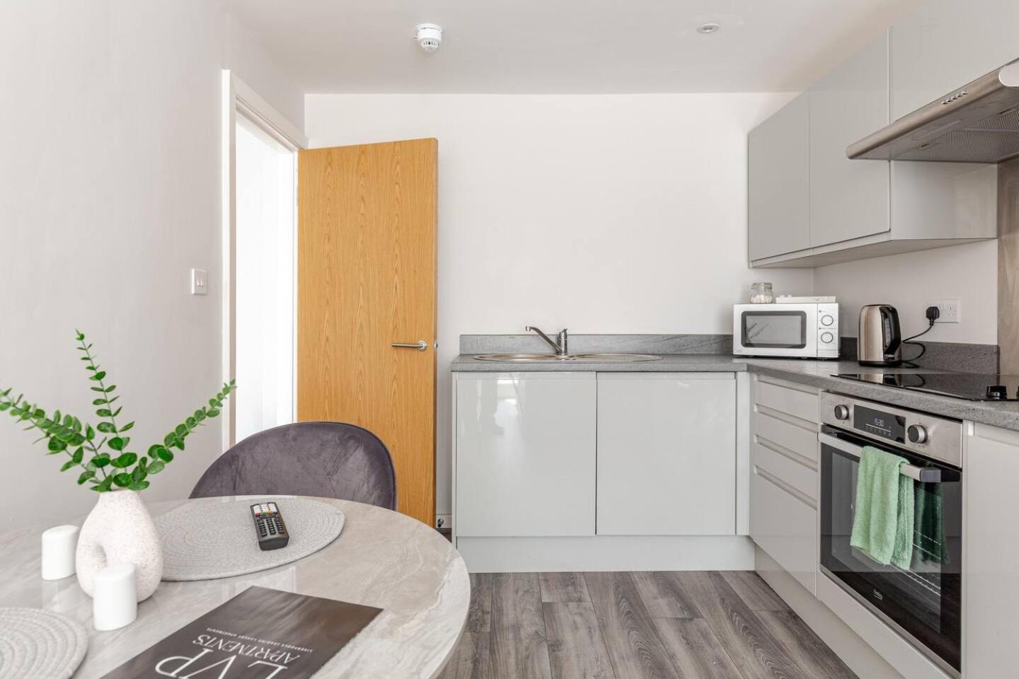Urban Oasis By Lvp - 1-bed Escape With Sofa Bed - Perfect For Business & Leisure