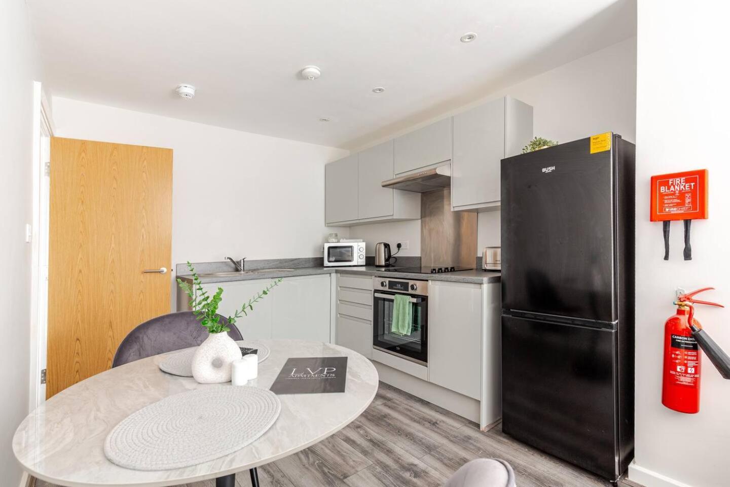 Urban Oasis By Lvp - 1-bed Escape With Sofa Bed - Perfect For Business & Leisure Apartment *