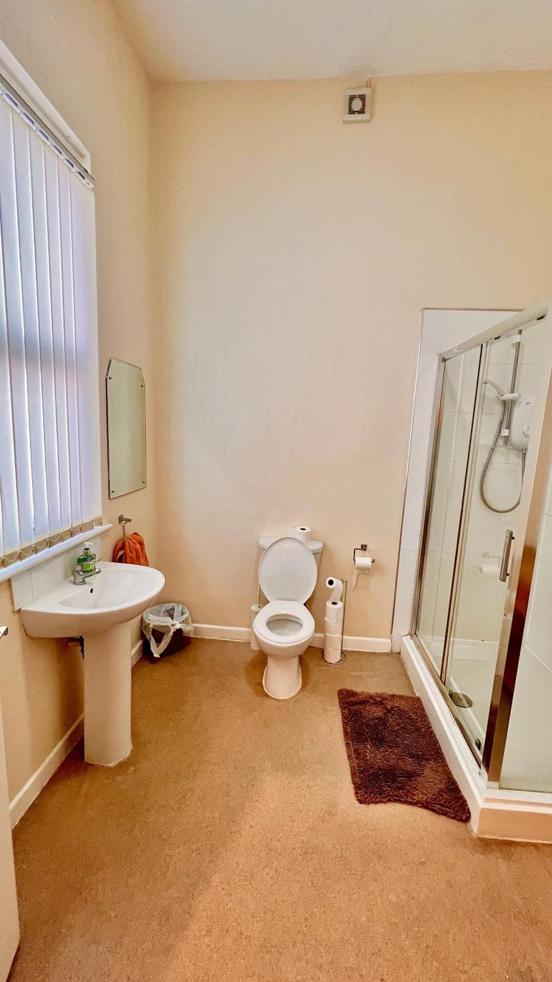 Guest house Castle 86-88 Sheil Rd L6 3af Liverpool