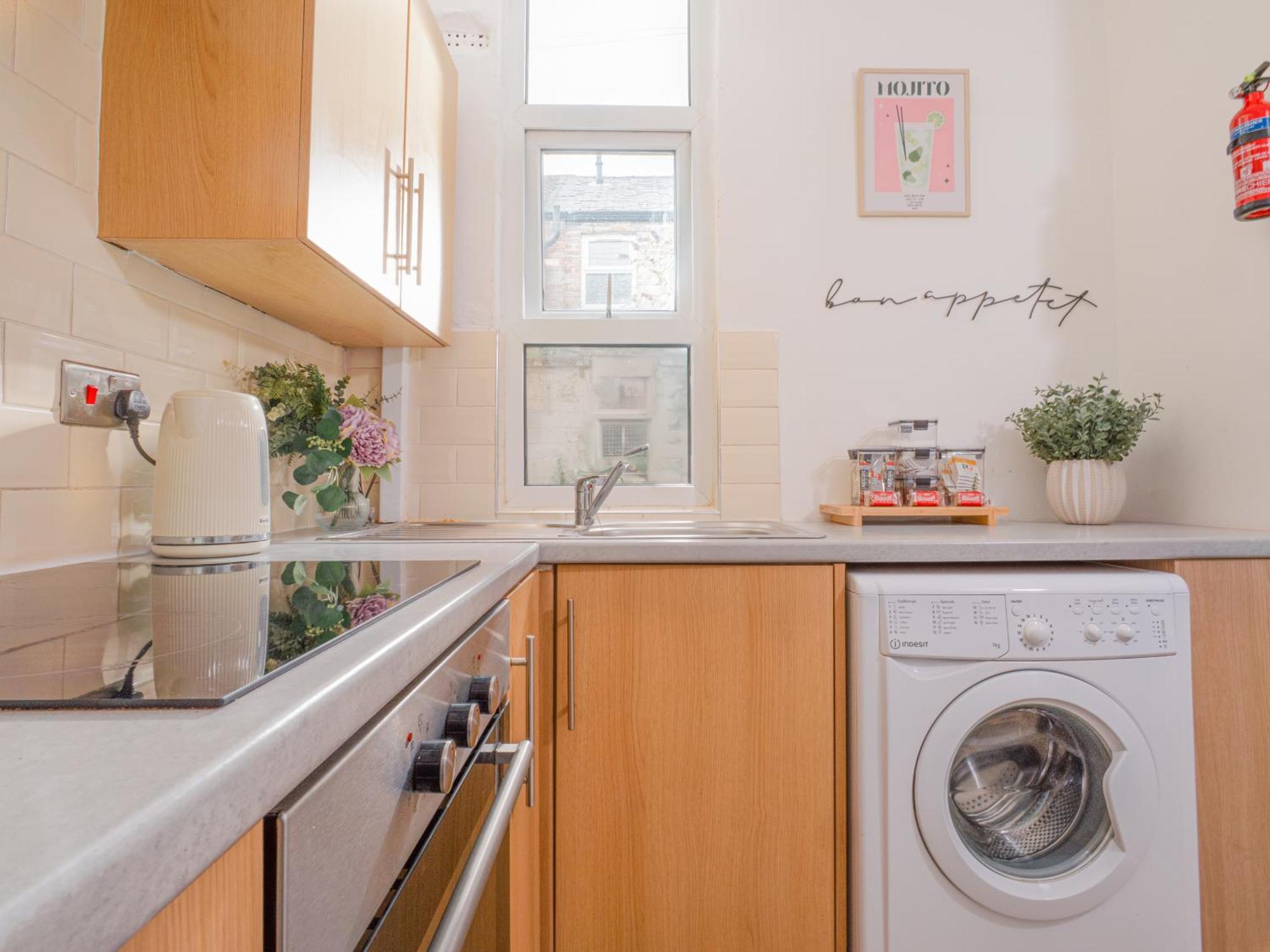 Beautiful Away From - 3 Bedrooms - 6 Beds - Sleeps 7 - Free Parking * Liverpool