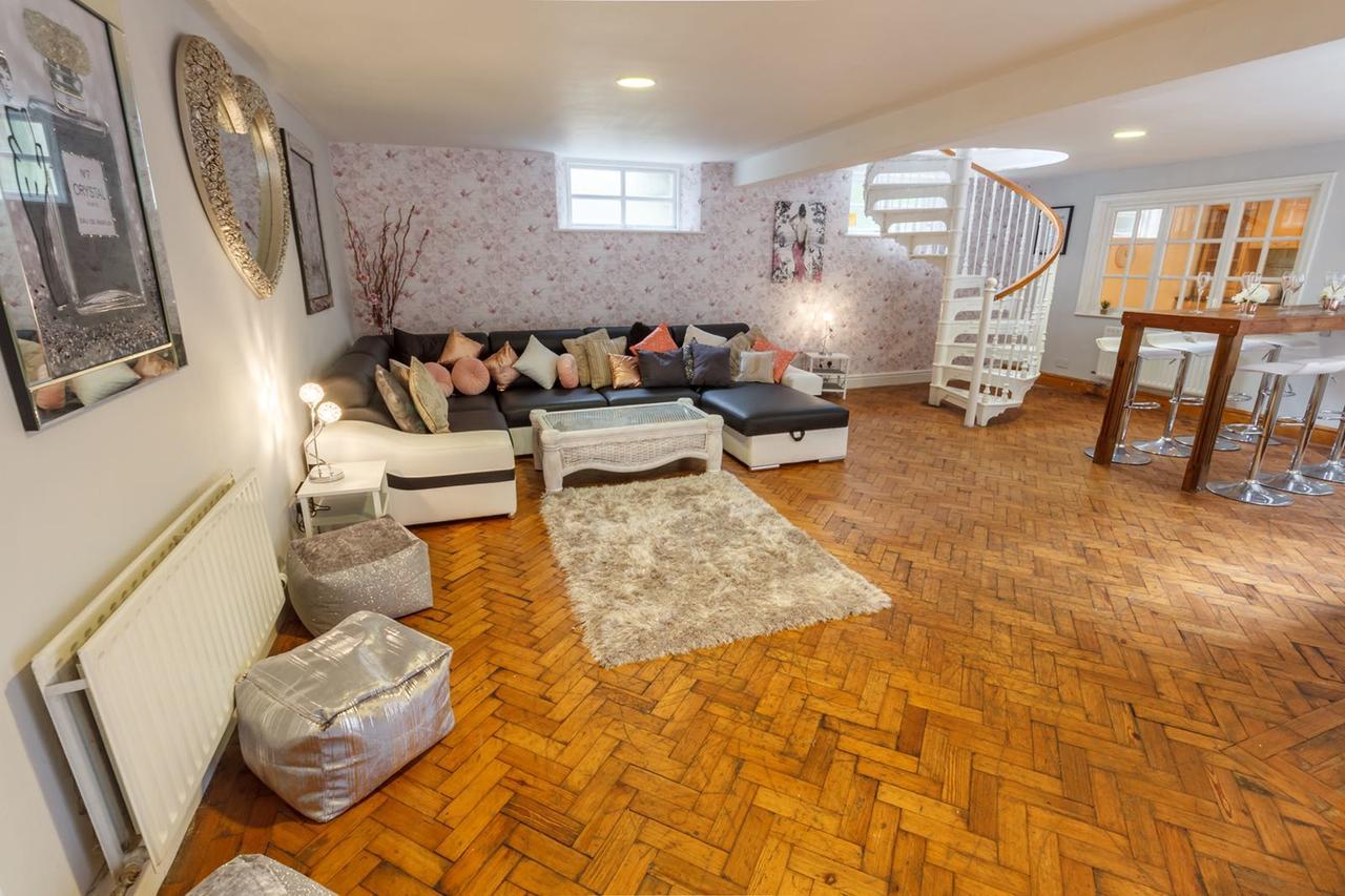 Liverpool Centre Sleeps 16 Stunning * Liverpool
