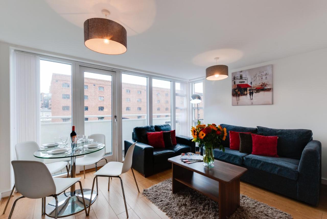 Base Serviced - The Docks Apartment *