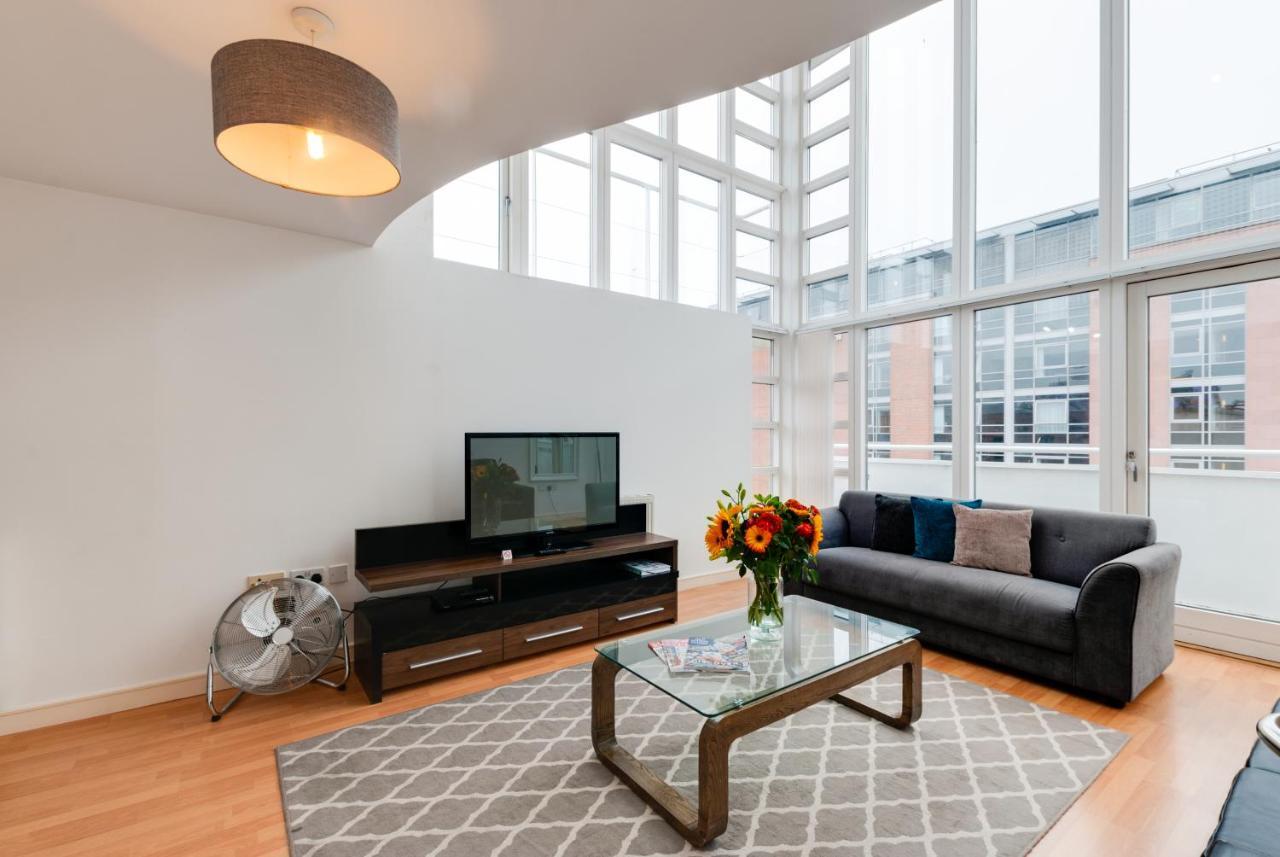 Base Serviced - The Docks Apartment *
