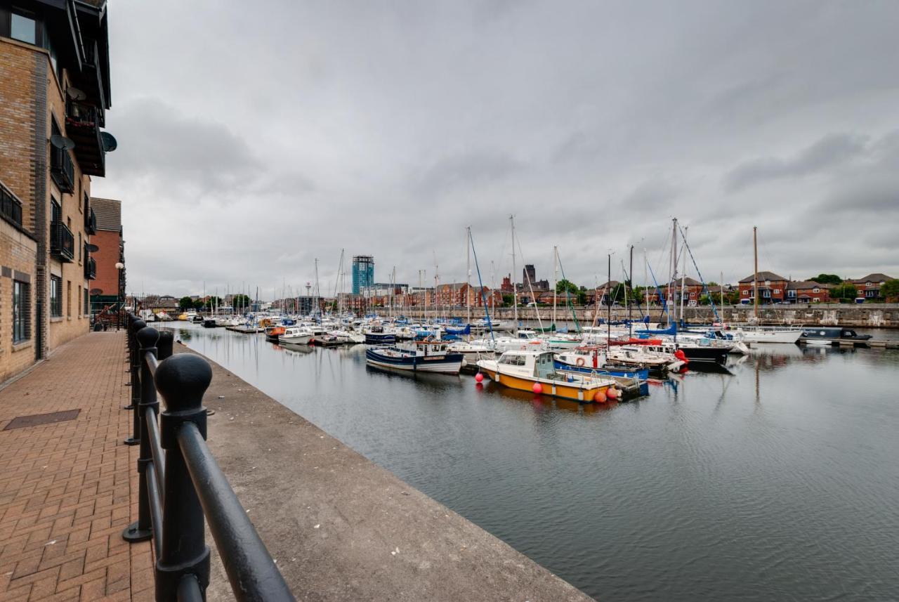 Base Serviced - The Docks Apartment