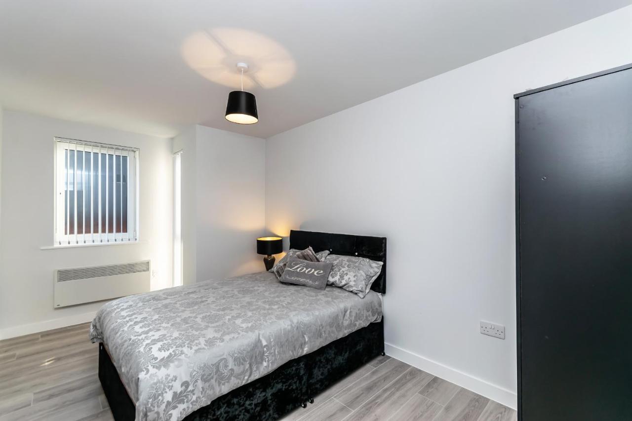 Apartment Air Host And - 7 Barall Court - Sleeps 6 Minutes From Lfc Free Parking *