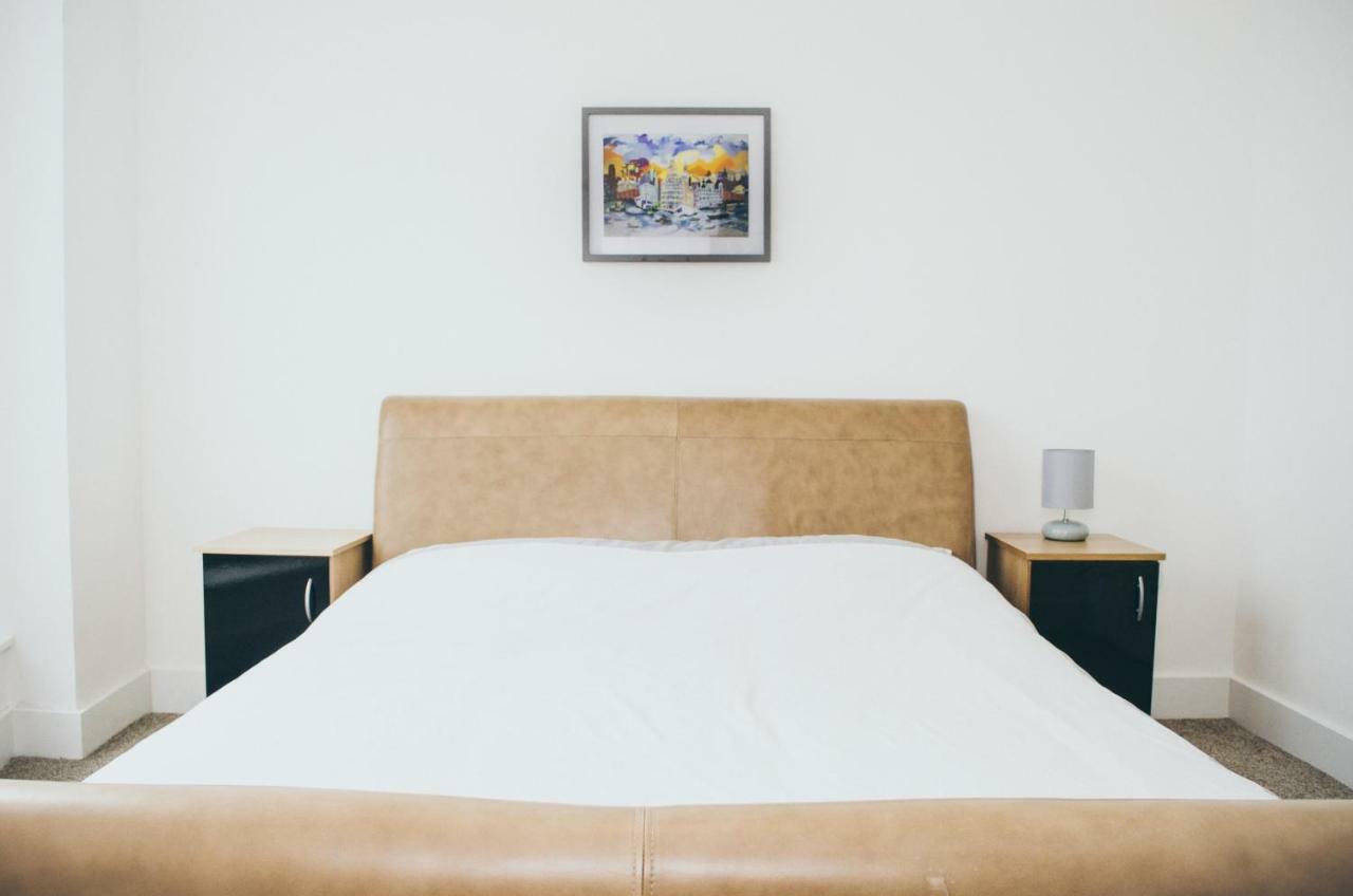 Apartment Serviced In City Centre - Free Parking - Balcony - By Happy Days Liverpool
