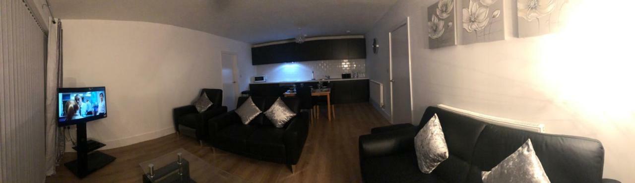 Newhall House Apartment *
