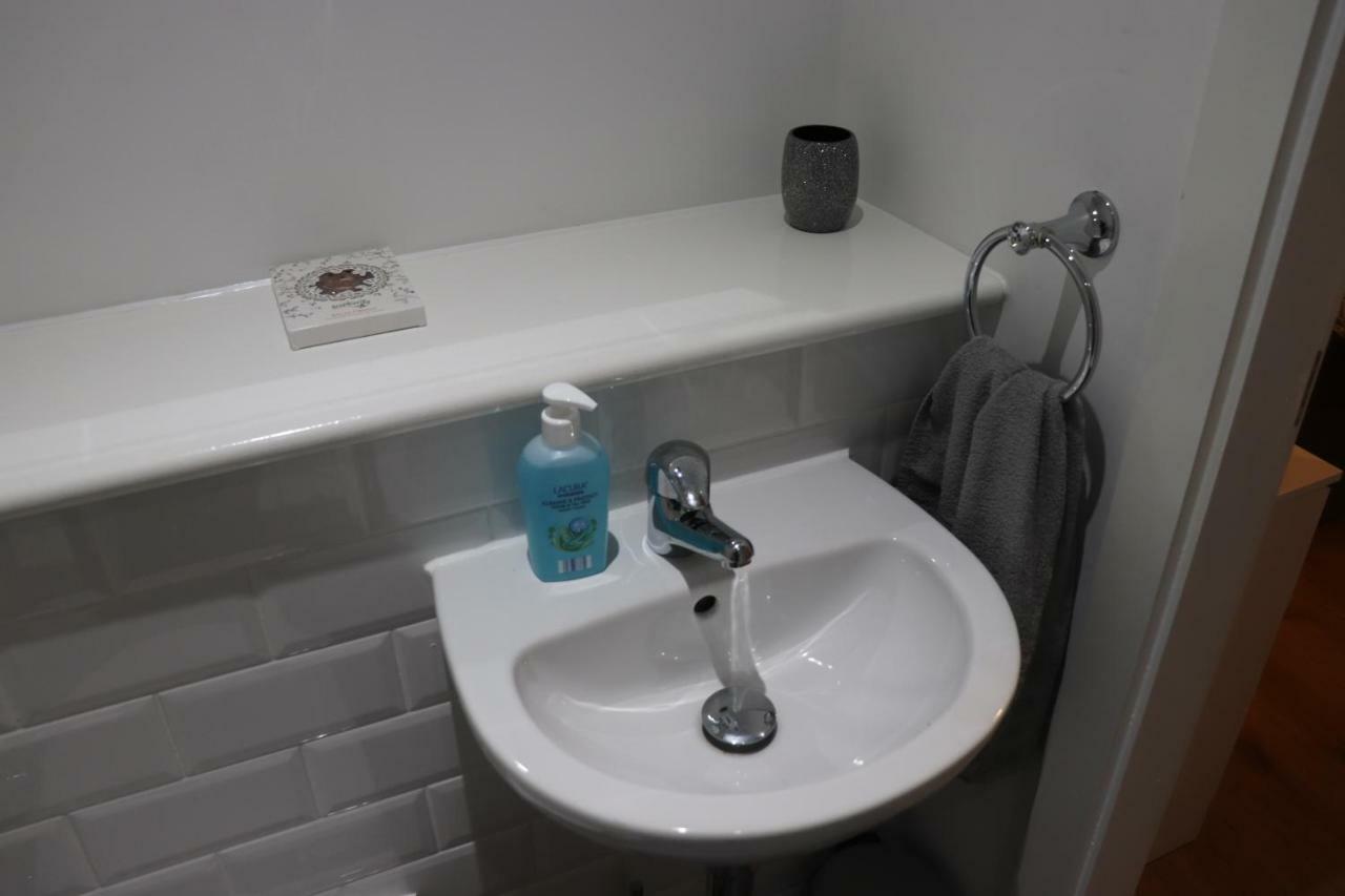 Newhall House Apartment