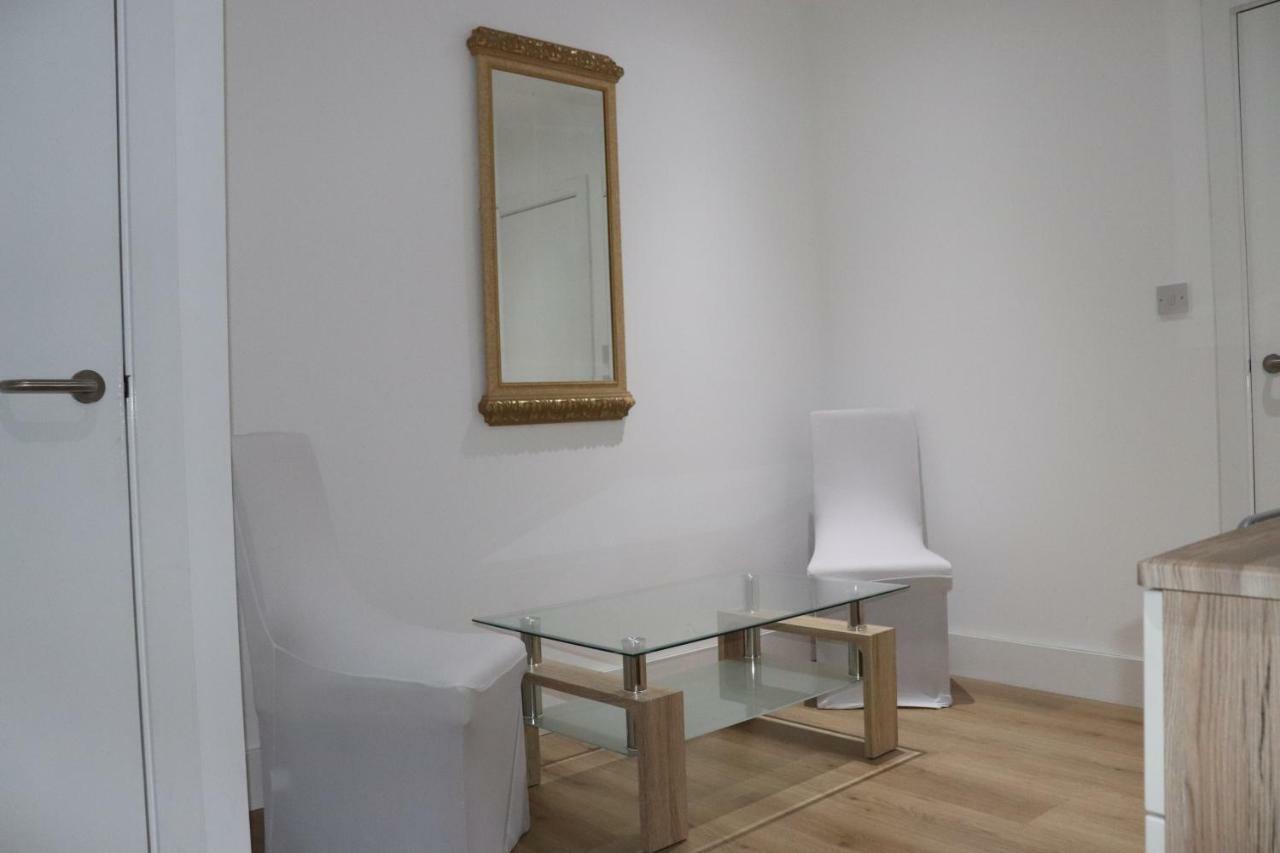 Newhall House Apartment *
