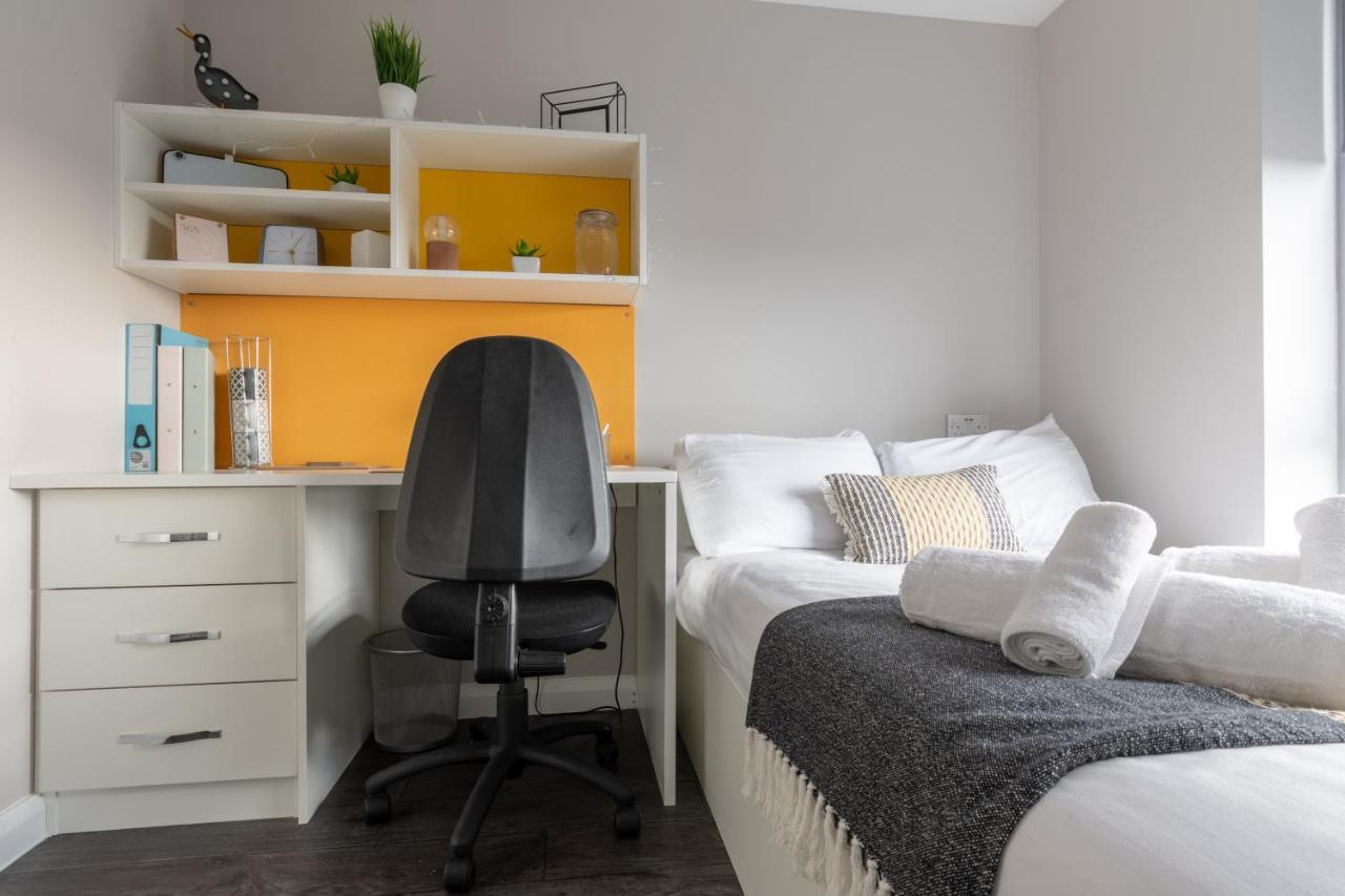 One Devon Plaza City Centre Stunning With En-suite Apartment *