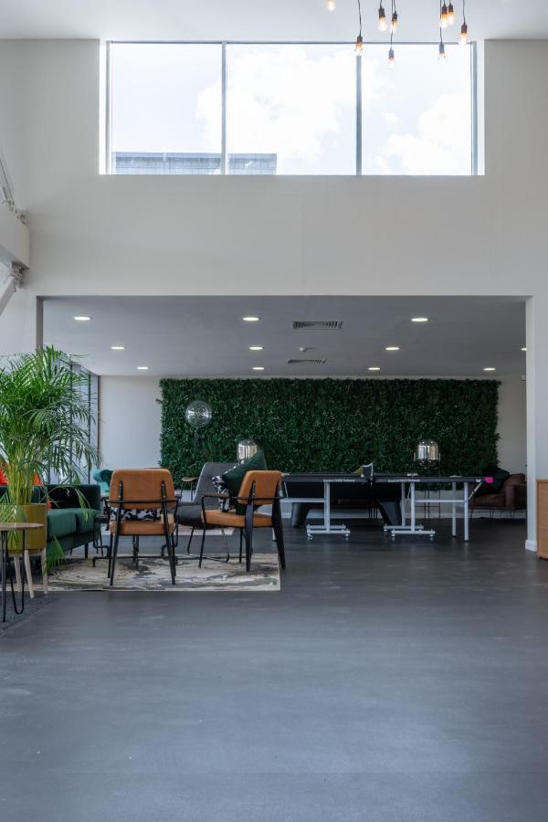 One Devon Plaza City Centre Stunning With En-suite Apartment