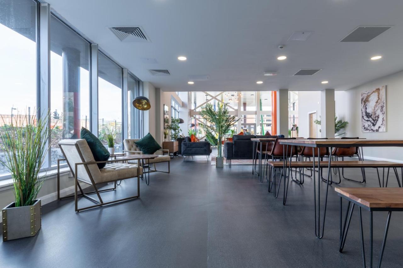 One Devon Plaza City Centre Stunning With En-suite *