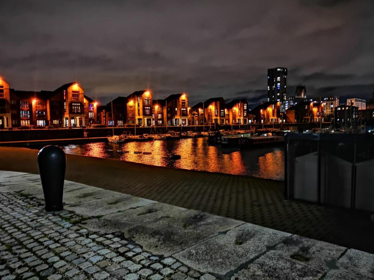 Base Serviced - The Docks Apartment *