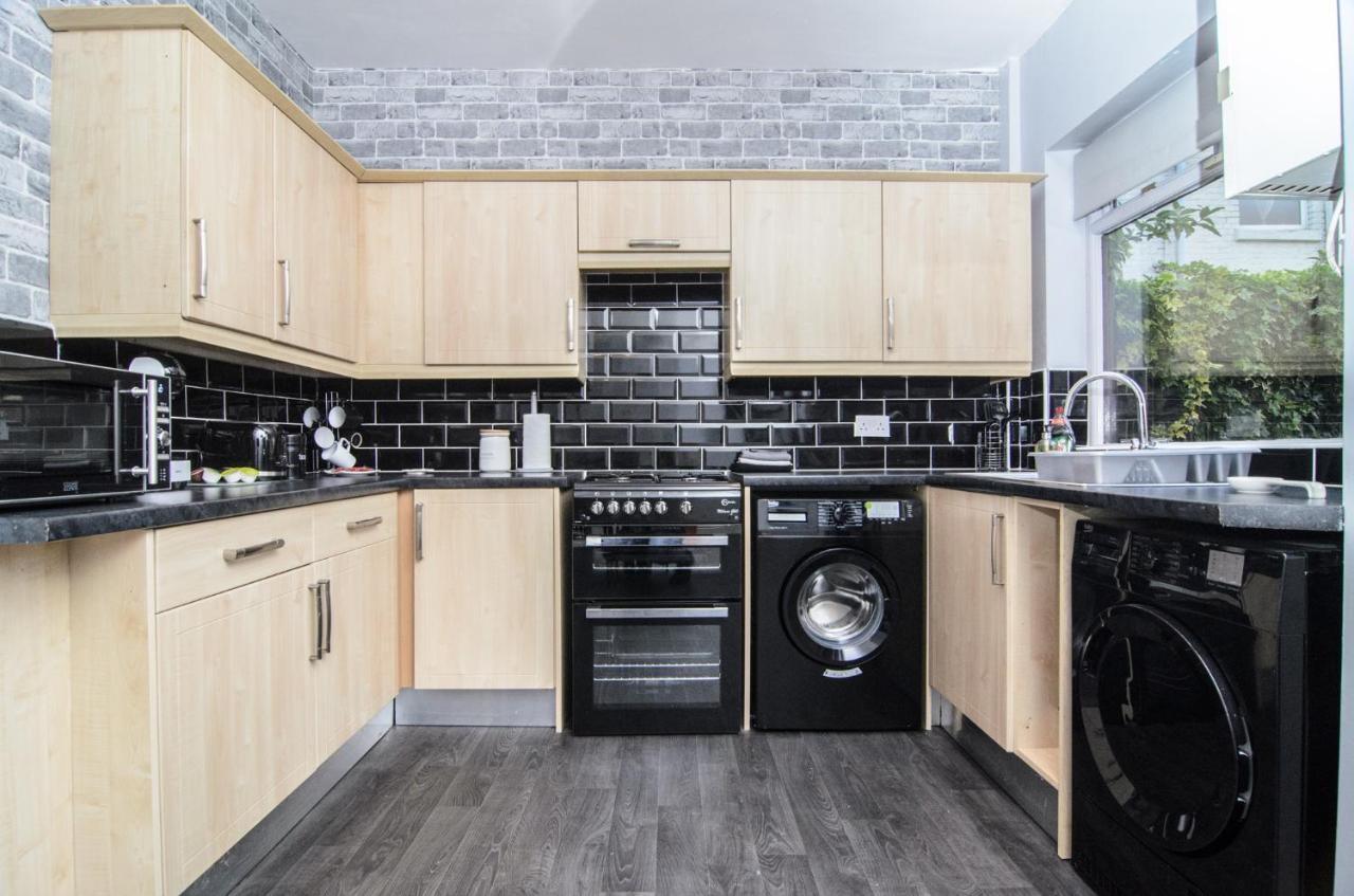 Holiday home Riverpool - Elegant House 1 Minute Walk To Anfield Stadium *