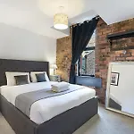 Host & Stay - Henry\'S Hideaway