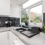 Comfy 3 Bedroom Home - Merseyside