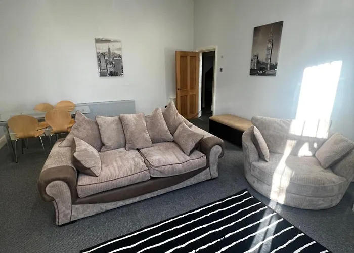 No 3 - Large 1 Bed Near Sefton Park And Lark Lane