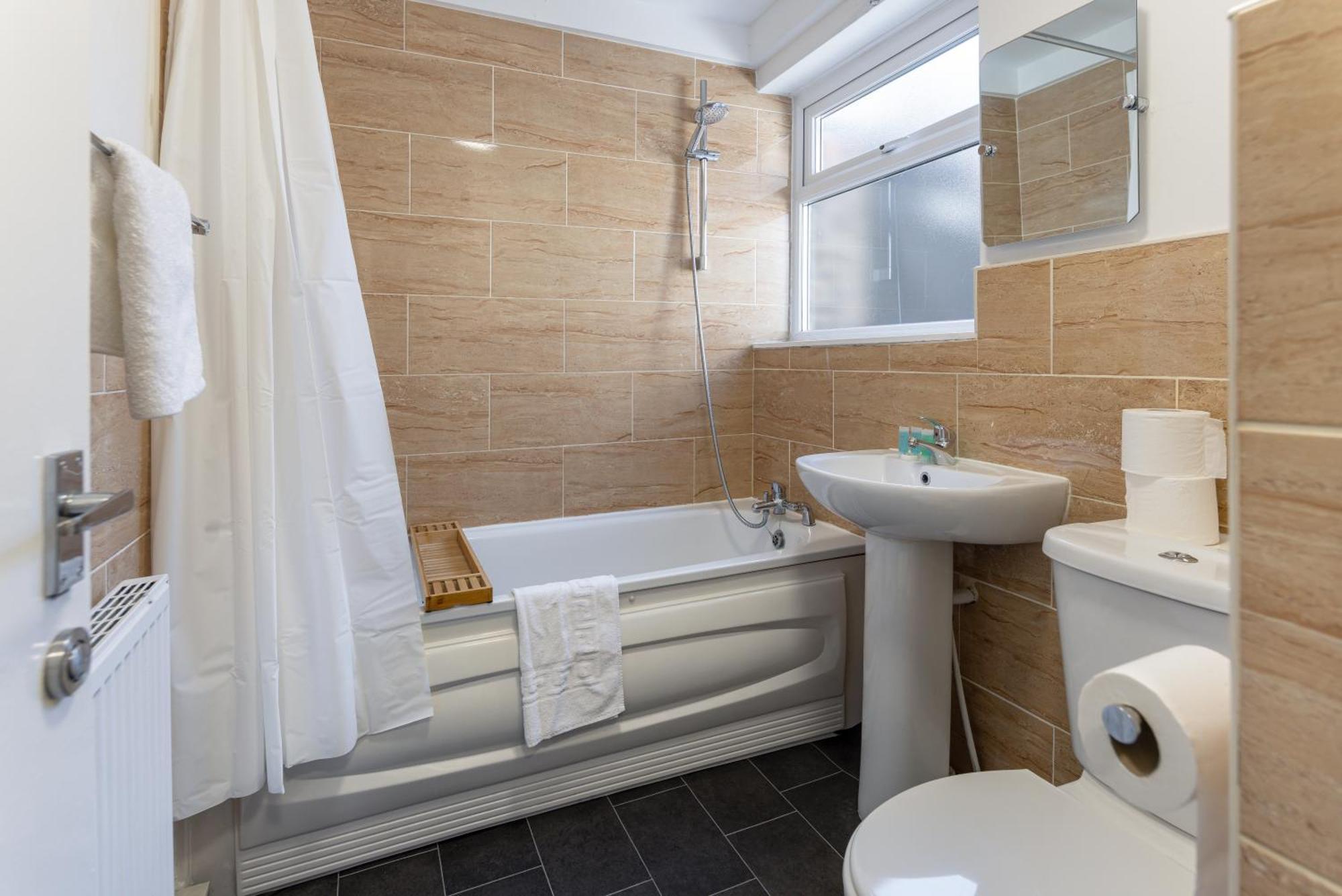 Holiday home Gorst House - Air Host & - Free Parking