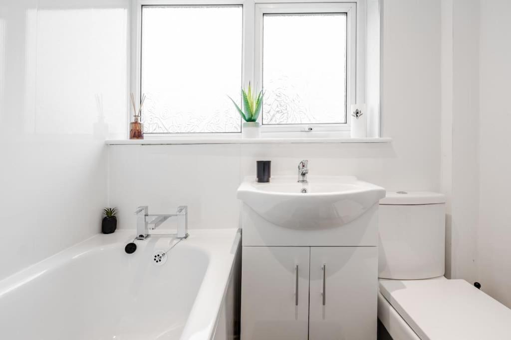 Comfy 3 Bedroom - Merseyside *