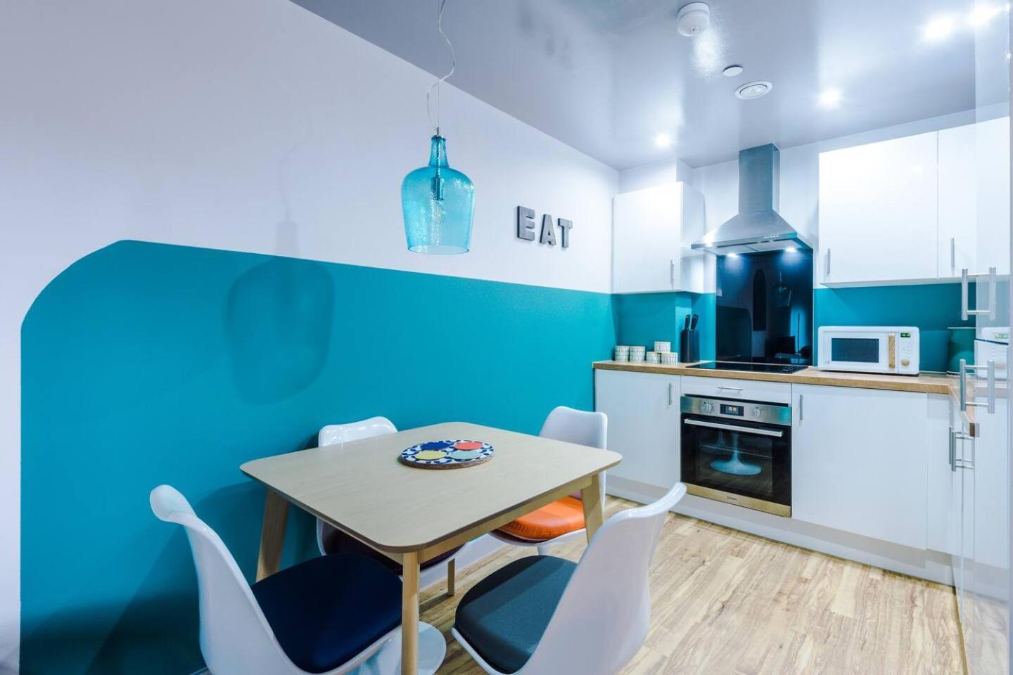 Holiday home High Reviewed 1-bed With Parking Location *