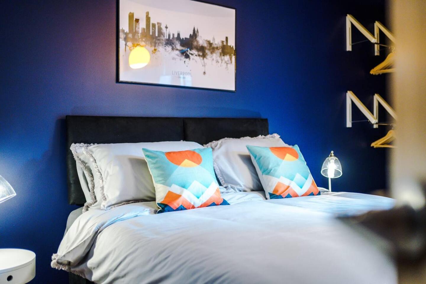 Holiday home High Reviewed 1-bed With Parking Location Liverpool