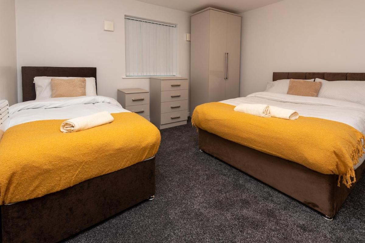 3 Bedroom Flat W Parking Apartment *