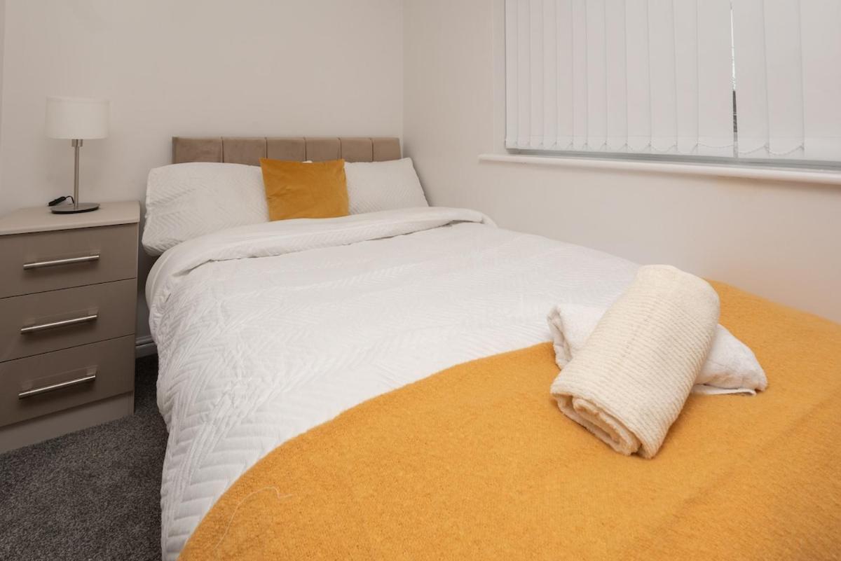 Apartment 3 Bedroom Flat W Parking *