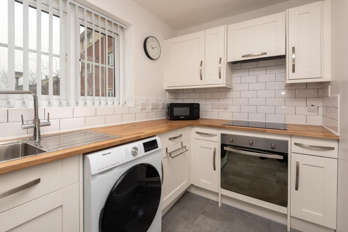 3 Bedroom Flat W Parking * Liverpool