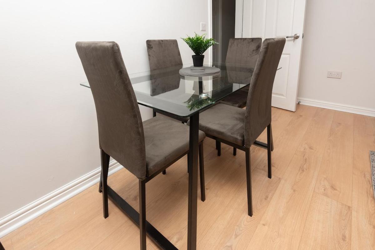 3 Bedroom Flat W Parking Liverpool