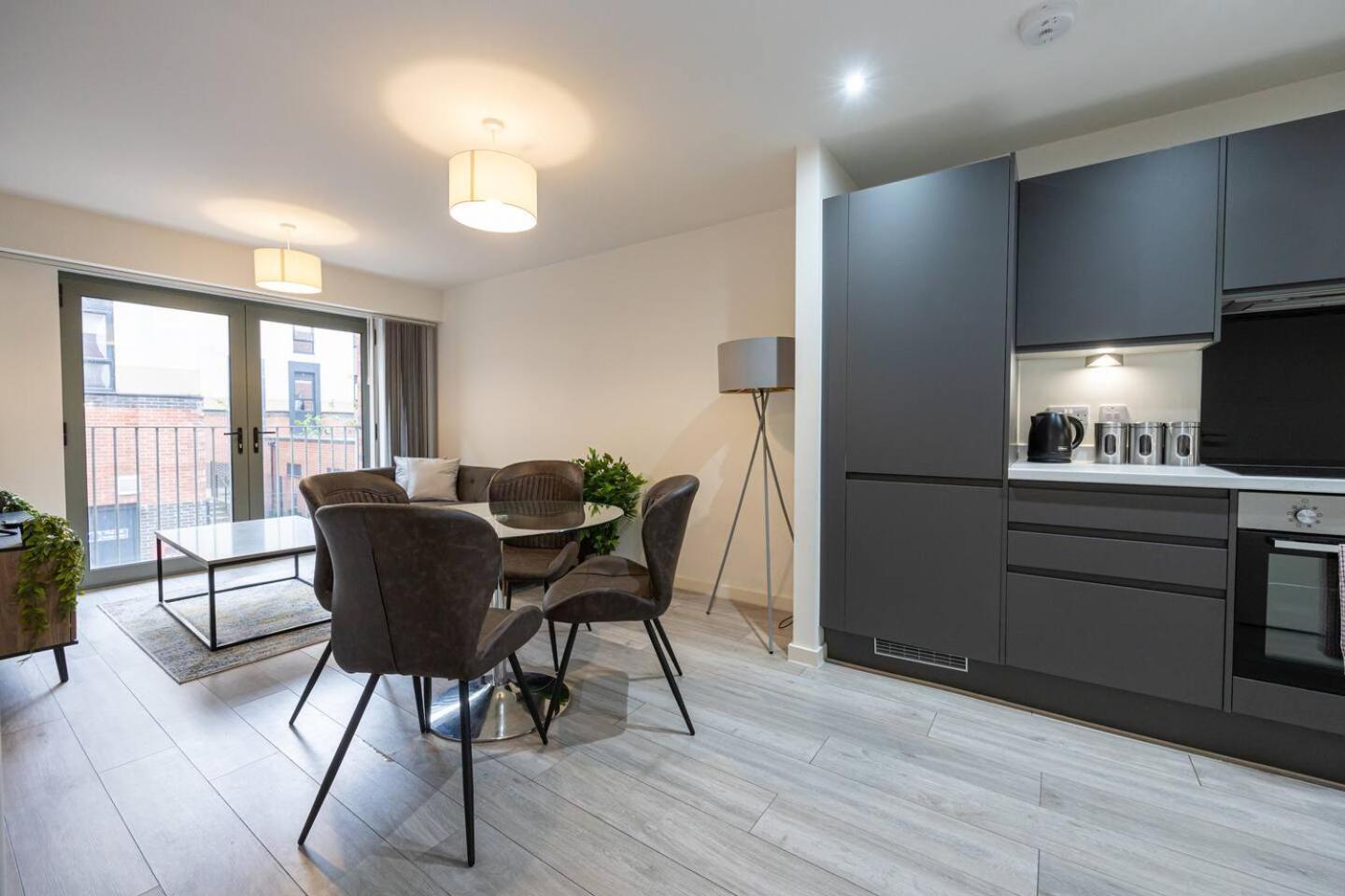 Charming 1-bedroom Flat Apartment *