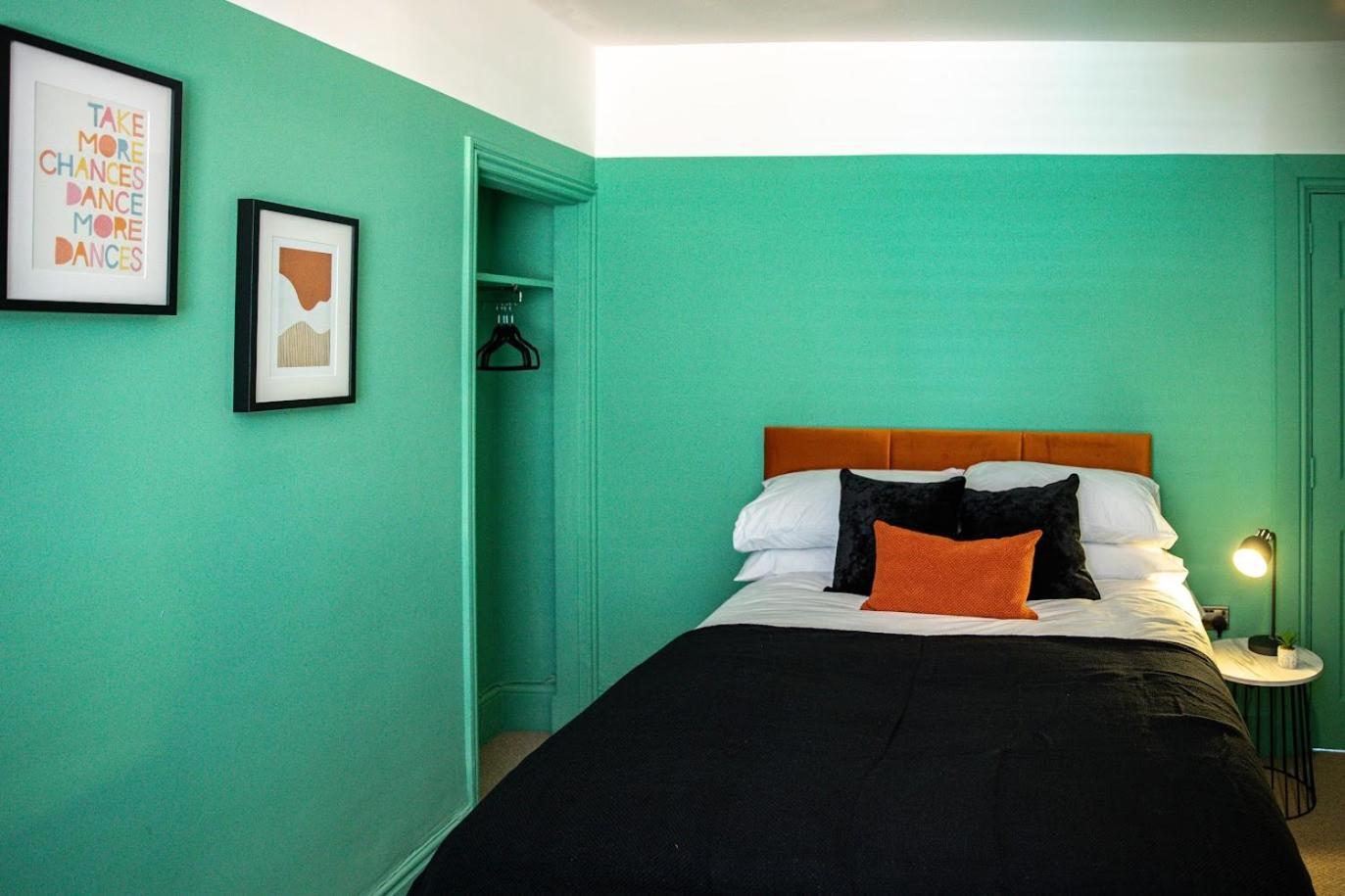 Guest house The Rockfield By Serene Stylish 6br Near Anfield With Bar Parking Virgin Media And Fast Wifi