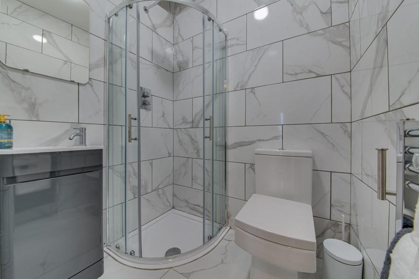 The Rockfield By Serene Stylish 6br Near Anfield With Bar Parking Virgin Media And Fast Wifi Guest house