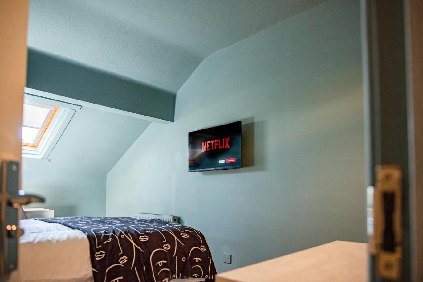 The Rockfield By Serene Stylish 6br Near Anfield With Bar Parking Virgin Media And Fast Wifi Guest house Liverpool