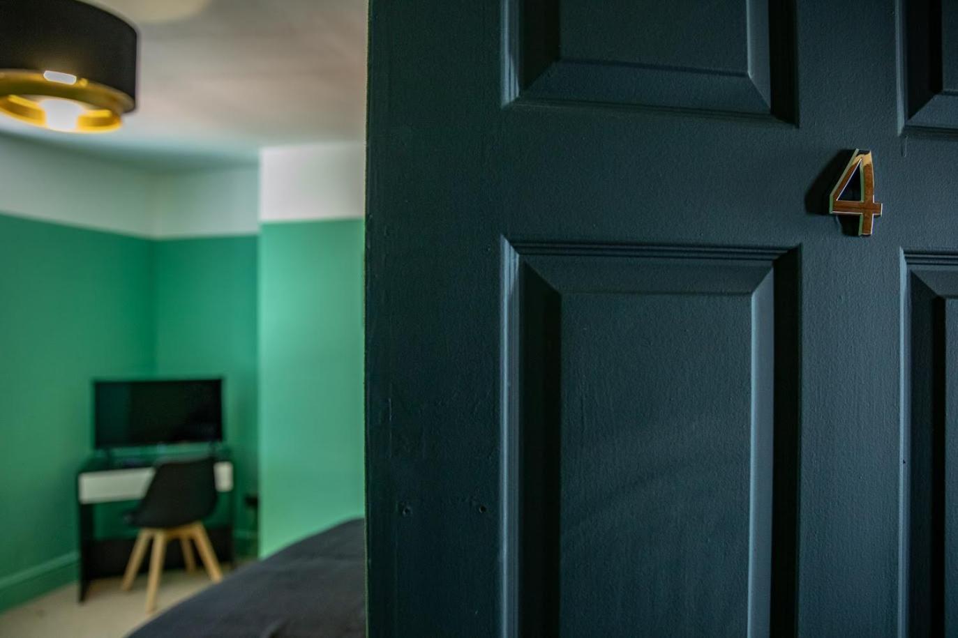 The Rockfield By Serene Stylish 6br Near Anfield With Bar Parking Virgin Media And Fast Wifi Guest house 4*