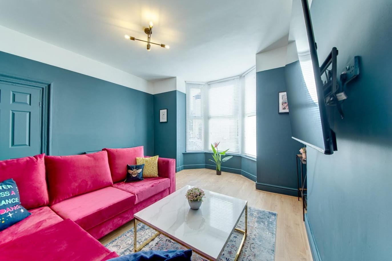 The Rockfield By Serene Stylish 6br Near Anfield With Bar Parking Virgin Media And Fast Wifi