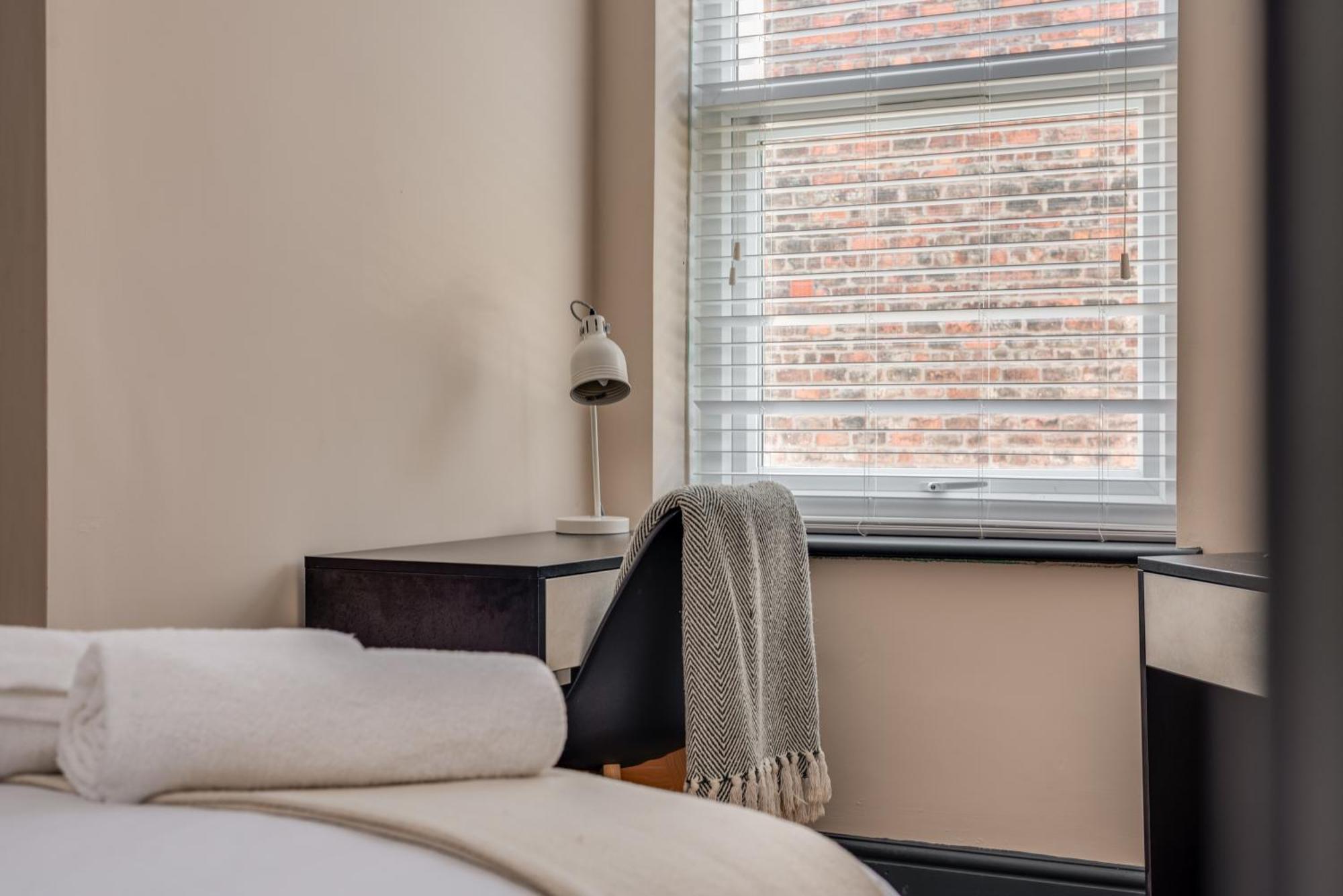 Guest house The Rockfield By Serene Stylish 6br Near Anfield With Bar Parking Virgin Media And Fast Wifi