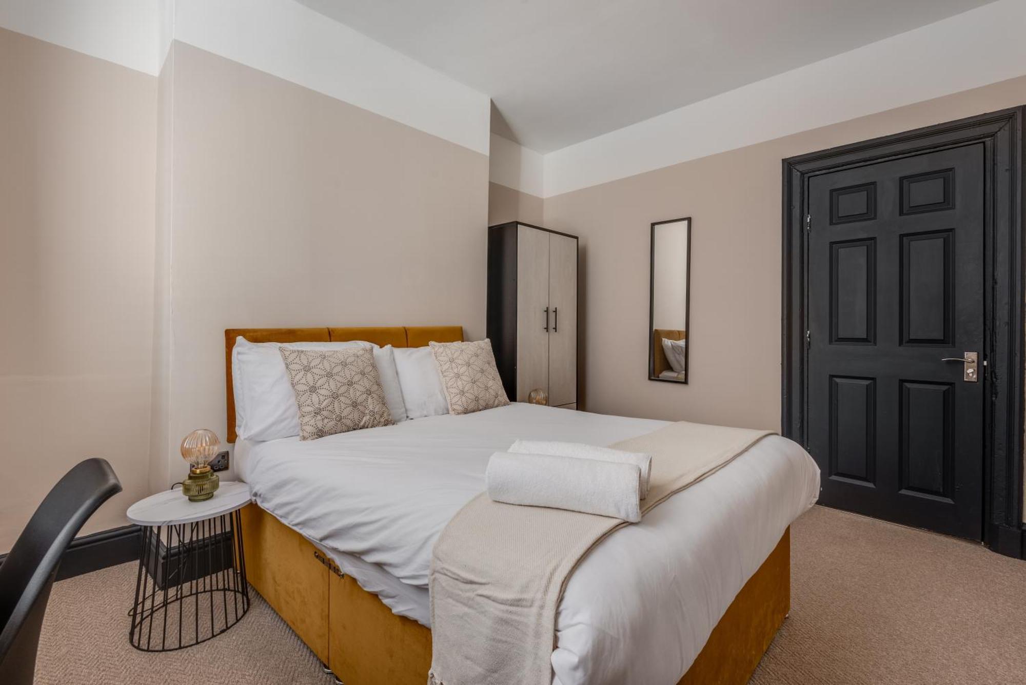 The Rockfield By Serene Stylish 6br Near Anfield With Bar Parking Virgin Media And Fast Wifi Guest house 4*