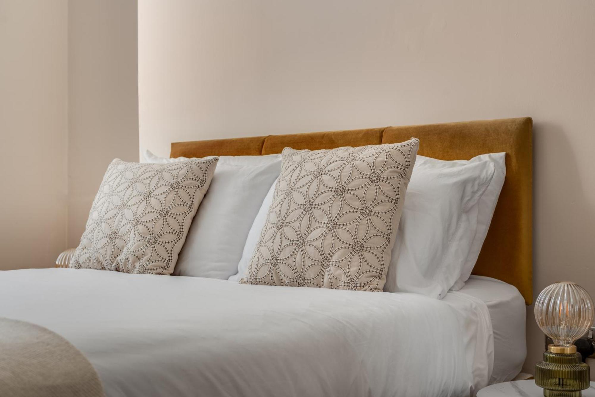 The Rockfield By Serene Stylish 6br Near Anfield With Bar Parking Virgin Media And Fast Wifi 4* Liverpool