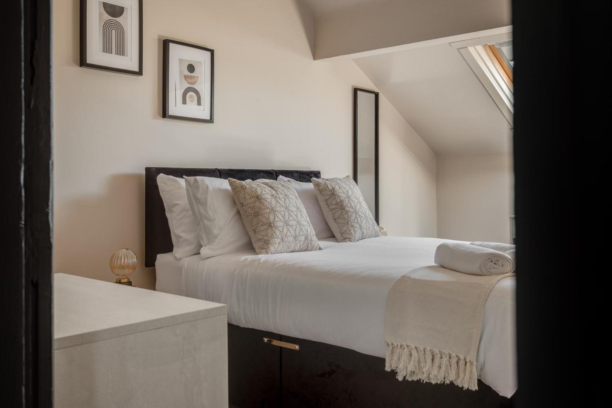 Guest house The Rockfield By Serene Stylish 6br Near Anfield With Bar Parking Virgin Media And Fast Wifi Liverpool