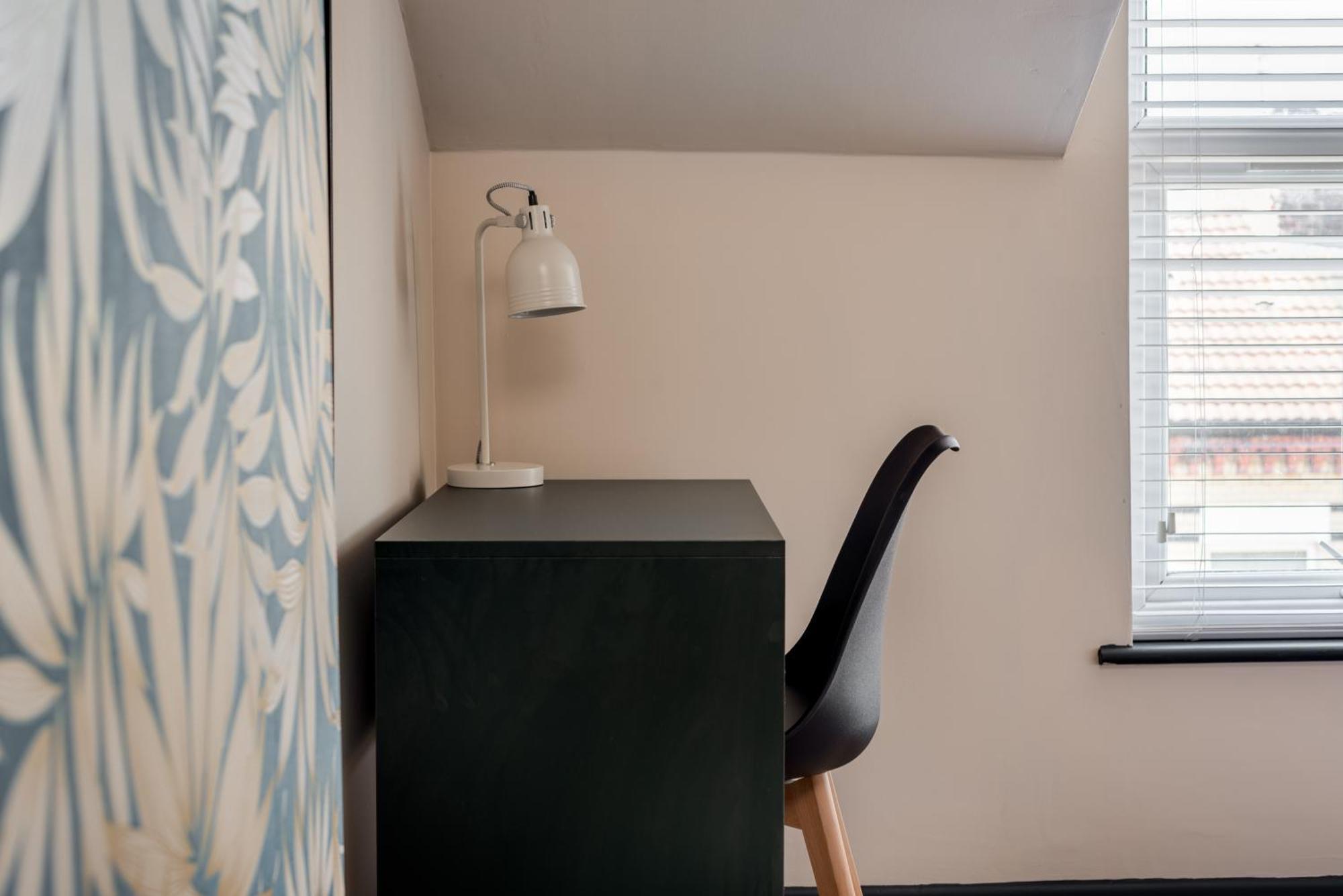 The Rockfield By Serene Stylish 6br Near Anfield With Bar Parking Virgin Media And Fast Wifi Guest house 4*