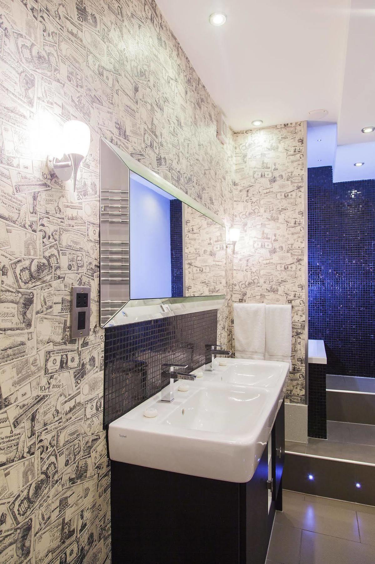 Epic - Campbell Street Apartment