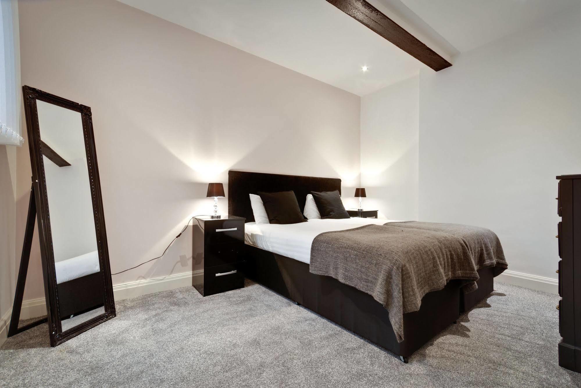 Ware Aparthotel