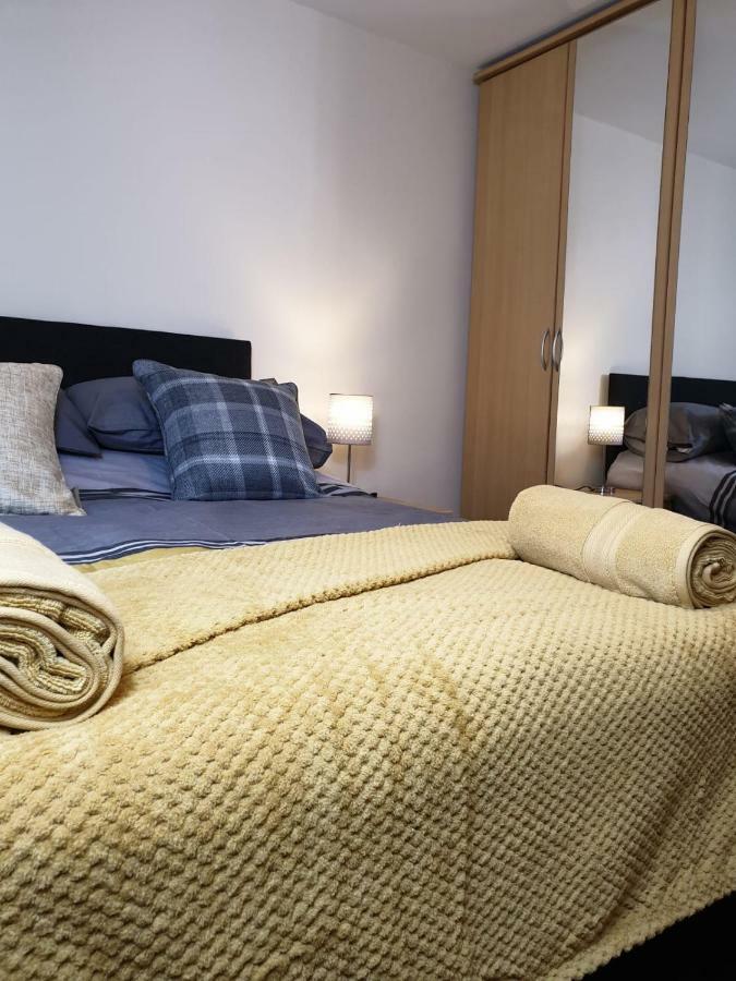 Apartment 2 Bedroom Hosted By Seren *
