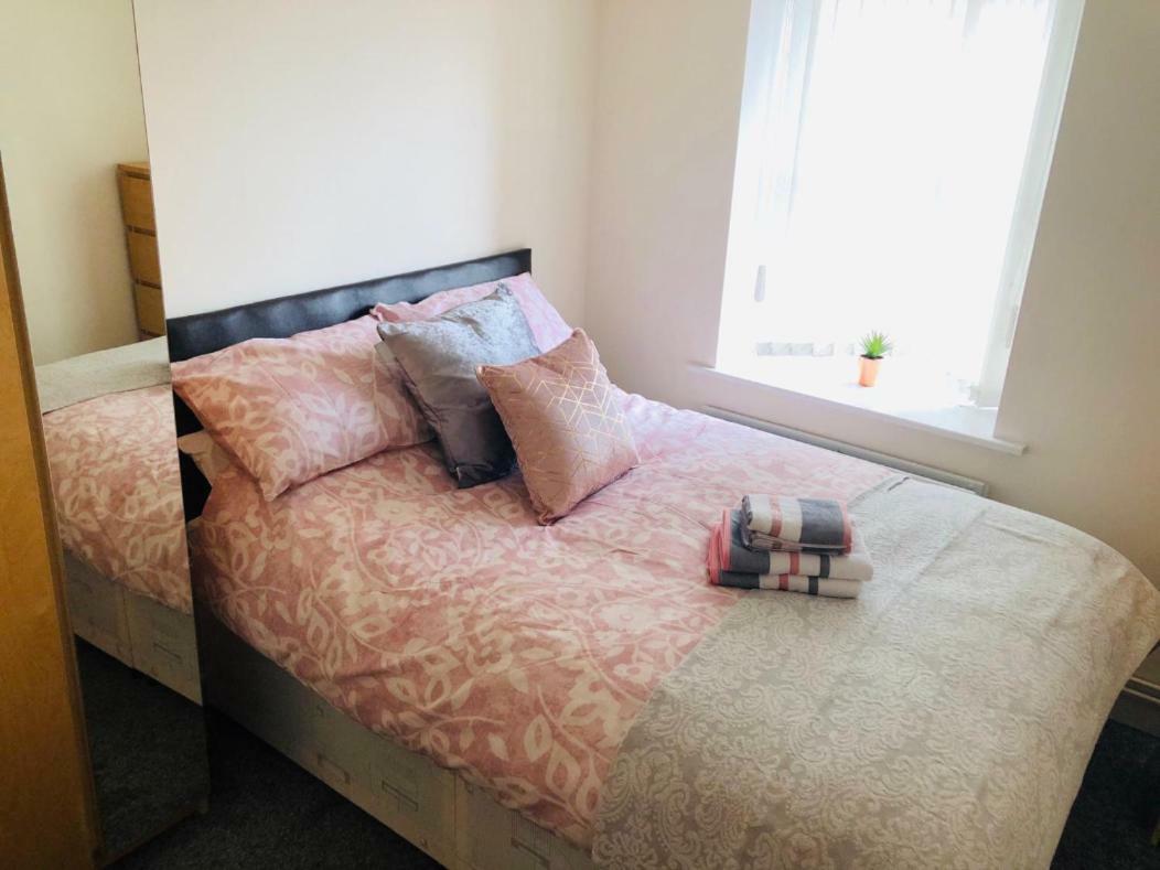 2 Bedroom Hosted By Seren Apartment